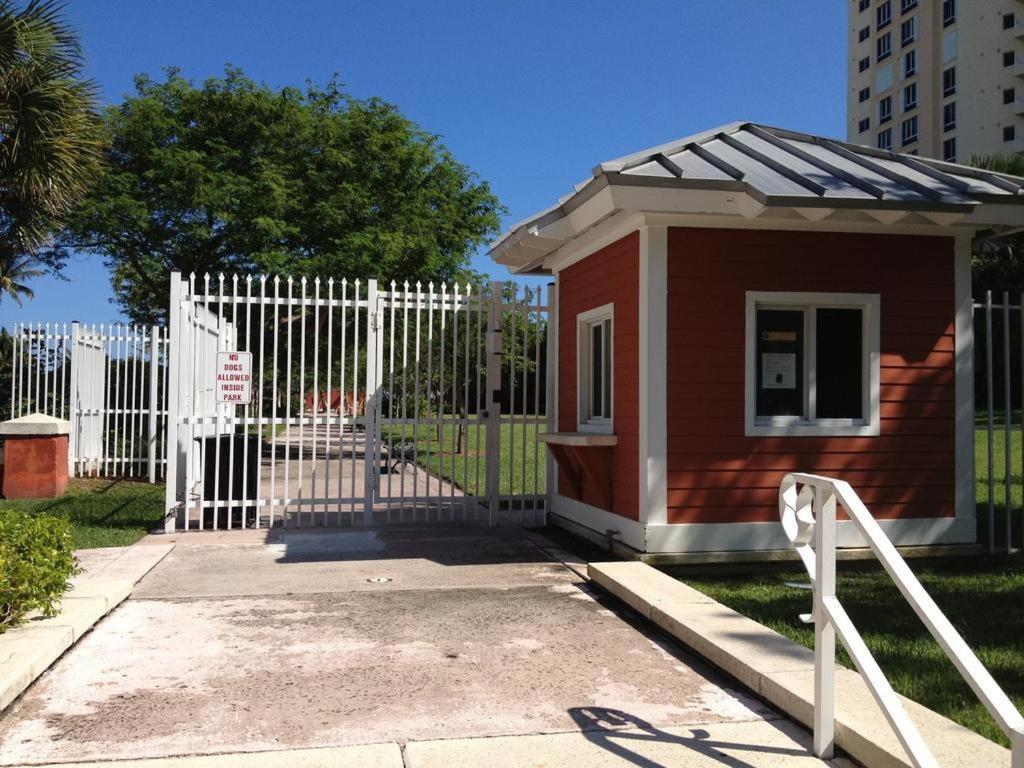Gorgeous Beachy Chic Condo In Key Biscayne Маями Екстериор снимка