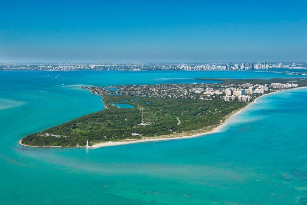 Gorgeous Beachy Chic Condo In Key Biscayne Маями Екстериор снимка