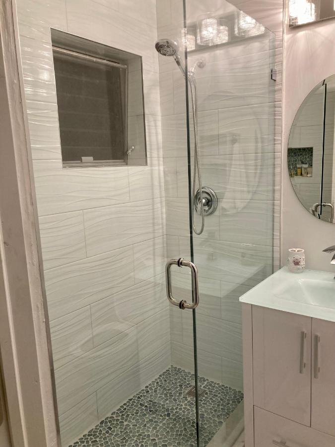 Gorgeous Beachy Chic Condo In Key Biscayne Маями Екстериор снимка
